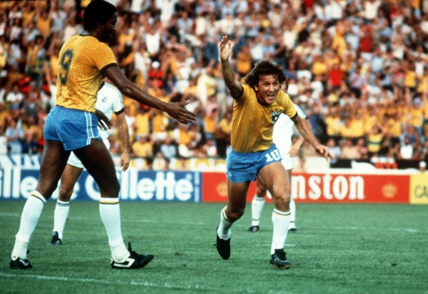 1982年W杯スペイン大会の予選リーグ、ニュージーランド戦でゴールを決めて喜ぶジーコ(1982年6月23日) Reuters Marketplace -Action Images