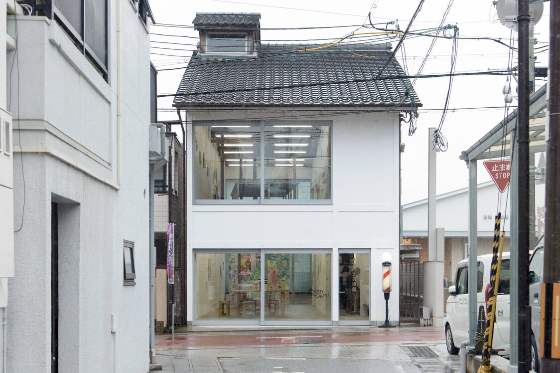 元理髪店だった築約 100年の町家を改修したみずのき美術館