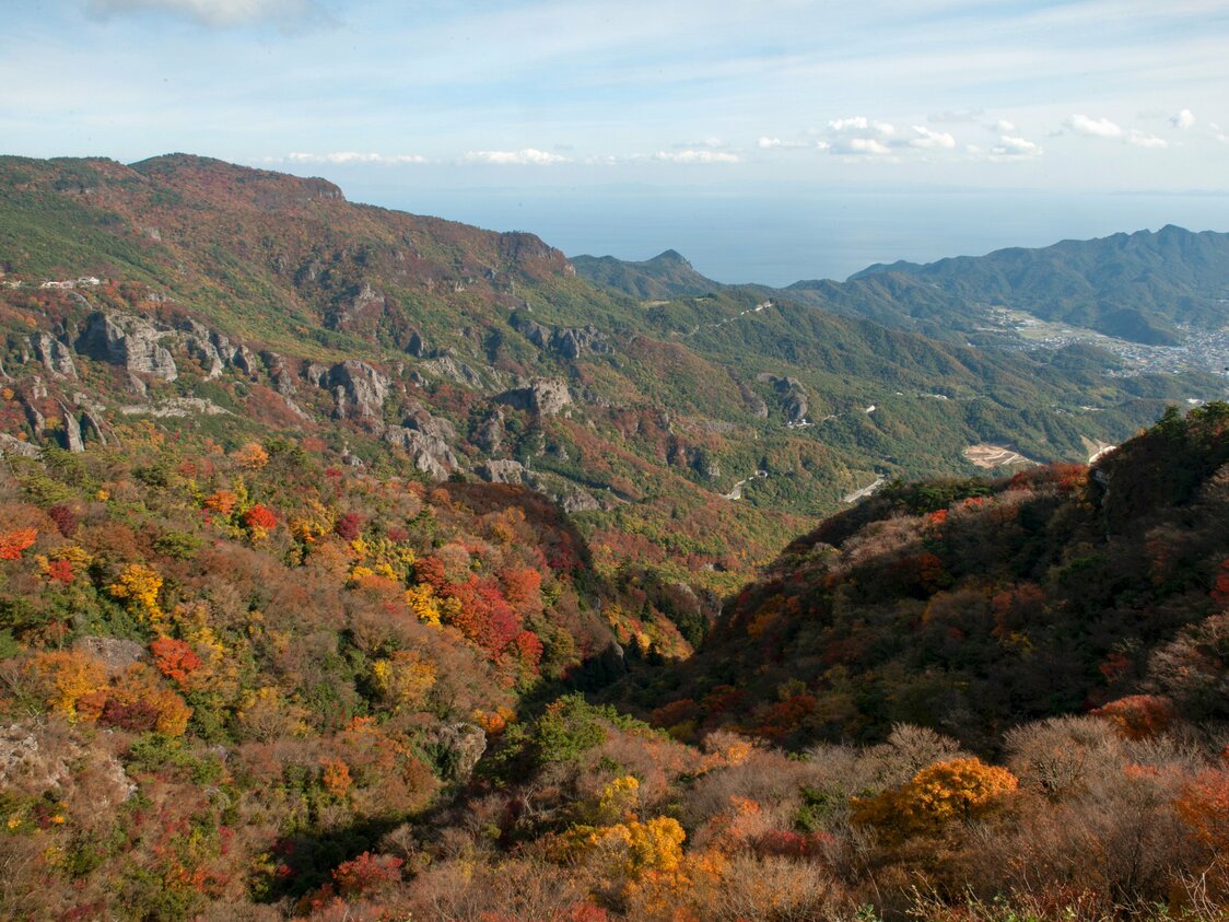 Los colores del otoño desde las vastas tierras de Shibōzashi.