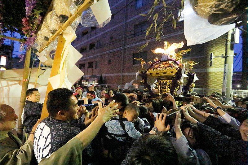 “三社祭”物语：驹形街道“一年中最短的40分钟”