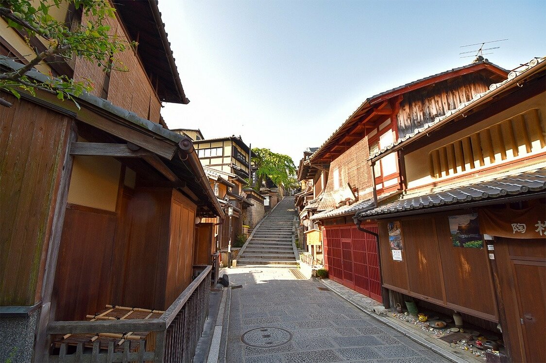 L’allée Sannen-zaka déserte pendant la pandémie (© Nippon.com)