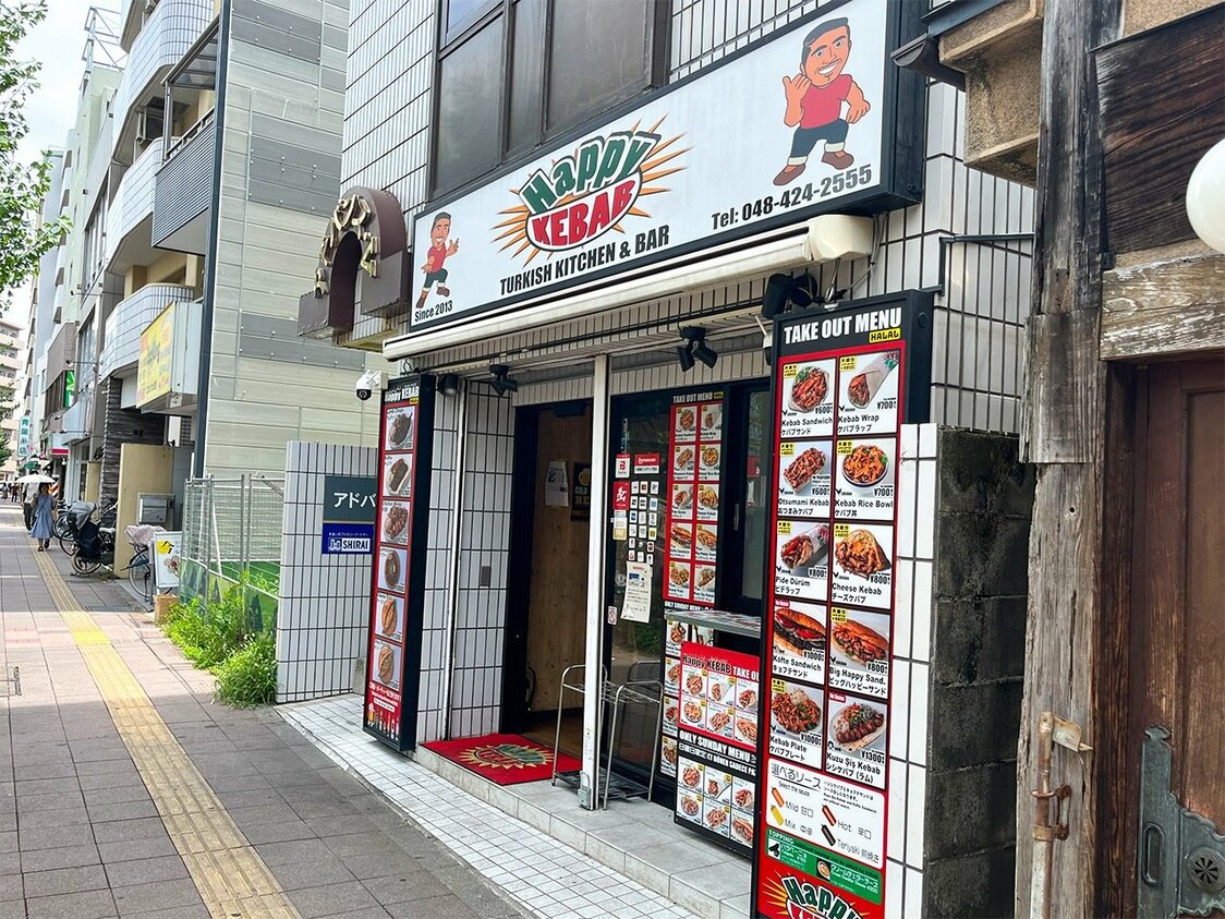Mehmet’s restaurant Happy Kebab. (© Yasuda Kōichi)