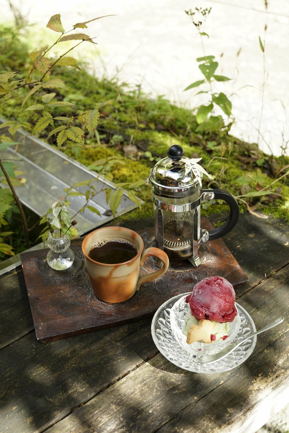 在境内咖啡馆一边品味咖啡和冰淇淋，一边远眺大岩壁，别有一番乐趣