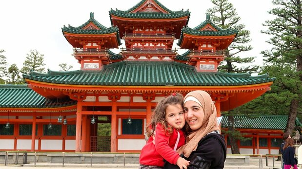 まだ幼かった娘と京都・平安神宮で(写真:本人提供)