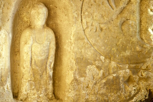 百八やぐらでは、鎌倉で見られる仏教の意匠の多くを目にする 写真=原田寛