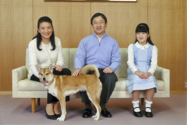 A group photo marking Crown Prince Naruhito’s birthday in February 2012. (Courtesy Imperial Household Agency; © Reuters)