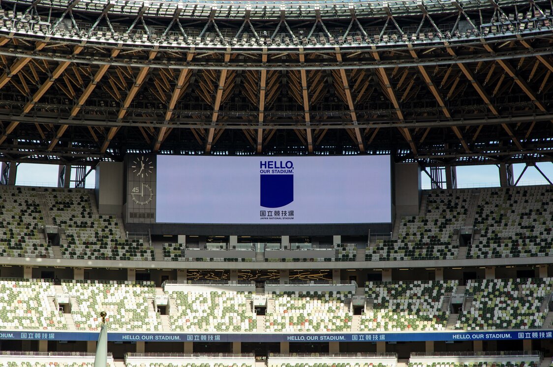 The stadium’s giant screens are 9 meters high and 36 meters wide. The ribbon board has a circumference of 640 meters.