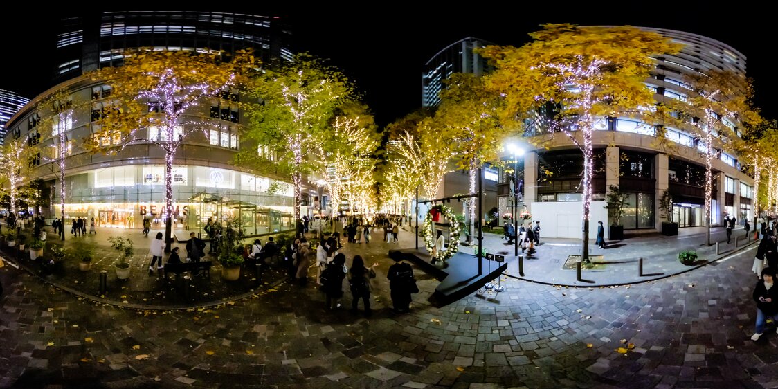 Plus d’un million de LED longent la rue Naka-dôri, qui se trouve entre Gyôkô-dôri, l’avenue principale reliant la gare de Tokyo aux jardins impériaux, et le quartier de Hibiya.