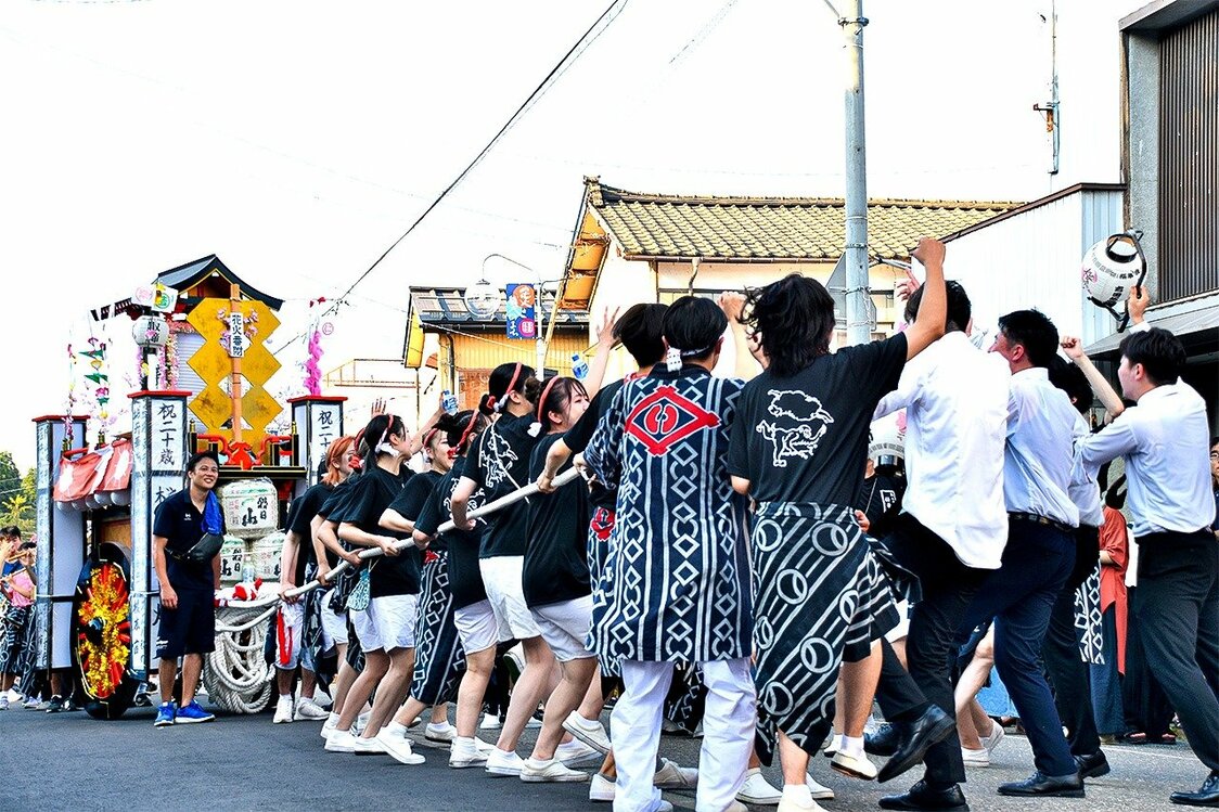 20岁年轻人的“成年送玉”仪式（图片：小千谷市）