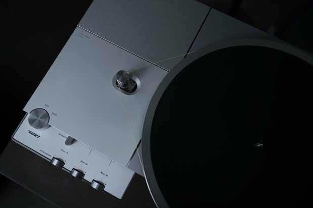 The AP-0 employs a unique design using magnets to isolate the platter and reduce vibration. (© Yuki Precision Co., Ltd.)