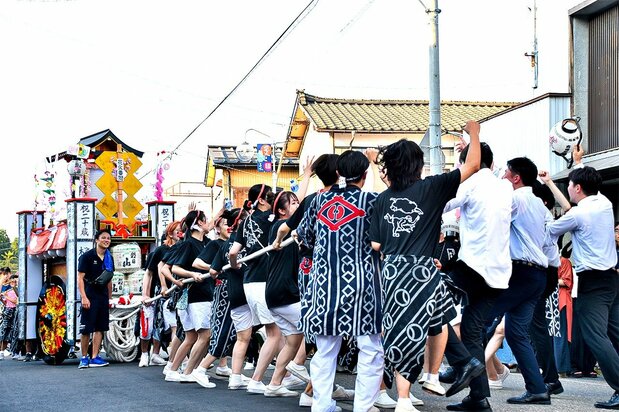 20岁年轻人的“成年送玉”仪式(图片:小千谷市)