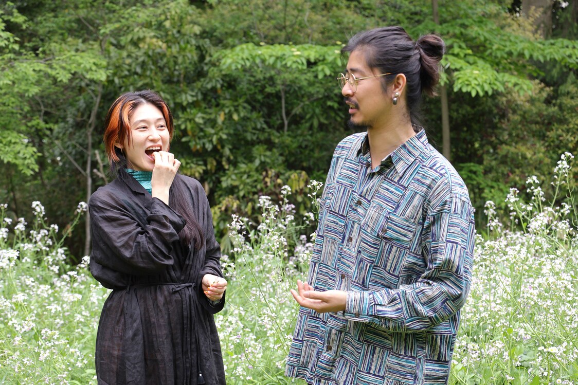 太田「ここは“母と子の森”っていうんだって。なんで父がいないんだろ」。コムアイ「ほんとだ。産婦人科で光海くんが“ご主人”って言われて『ん？』って考えるのも文化人類学だよね」