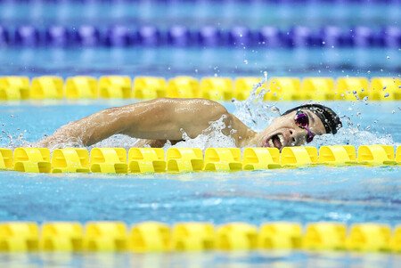 競泳男子４００メートル自由形（視覚障害Ｓ１１）決勝、力泳する富田宇宙＝２０日、愛知・クロコくんアリーナ
