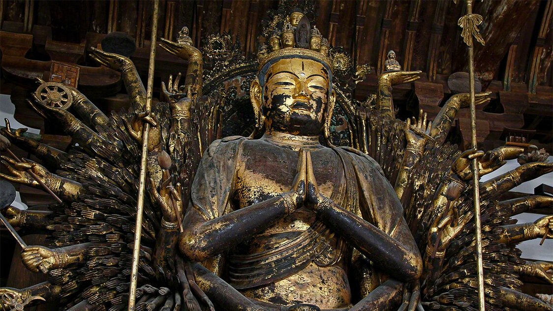 Standing Image of the Thousand-Armed Kannon at Tōshōdaiji, Nara