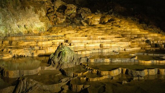 La gruta Akiyoshi, Monumento Natural Especial y una de las mayores cuevas de roca caliza de Japón